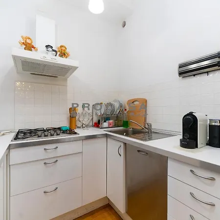 Pretty With Terrace And Parking Apartman